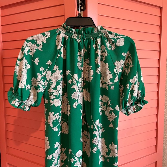 Floral Green Blouse 🪻 - Picture 3 of 4